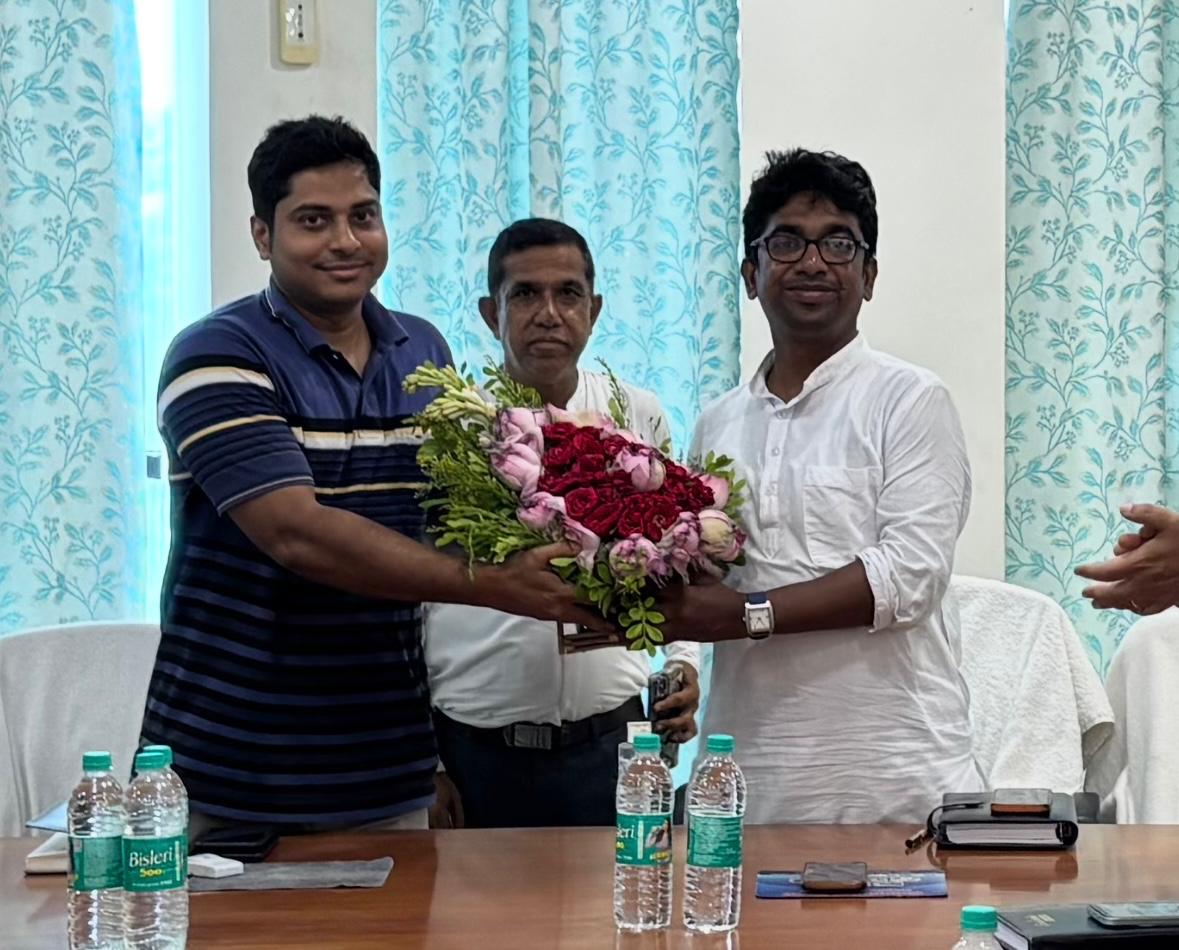 MondalChandraWB's tweet photo. আজ দীঘা-শঙ্করপুর উন্নয়ন পর্ষদের (DSDA) দায়িত্বপ্রাপ্ত অফিসারের আমন্ত্রণে এক সৌজন্য সাক্ষাতে উপস্থিত ছিলাম এবং বিভিন্ন বিষয়ে অত্যন্ত ইতিবাচক আলোচনা হলো। 🤝✨
​#Digha #DSDA #Development #WestBengal 
@BJP4Bengal @BJP4India @SuvenduWB @SamikBJP @cmowb2026 https://t.co/lBBg7MBMFb