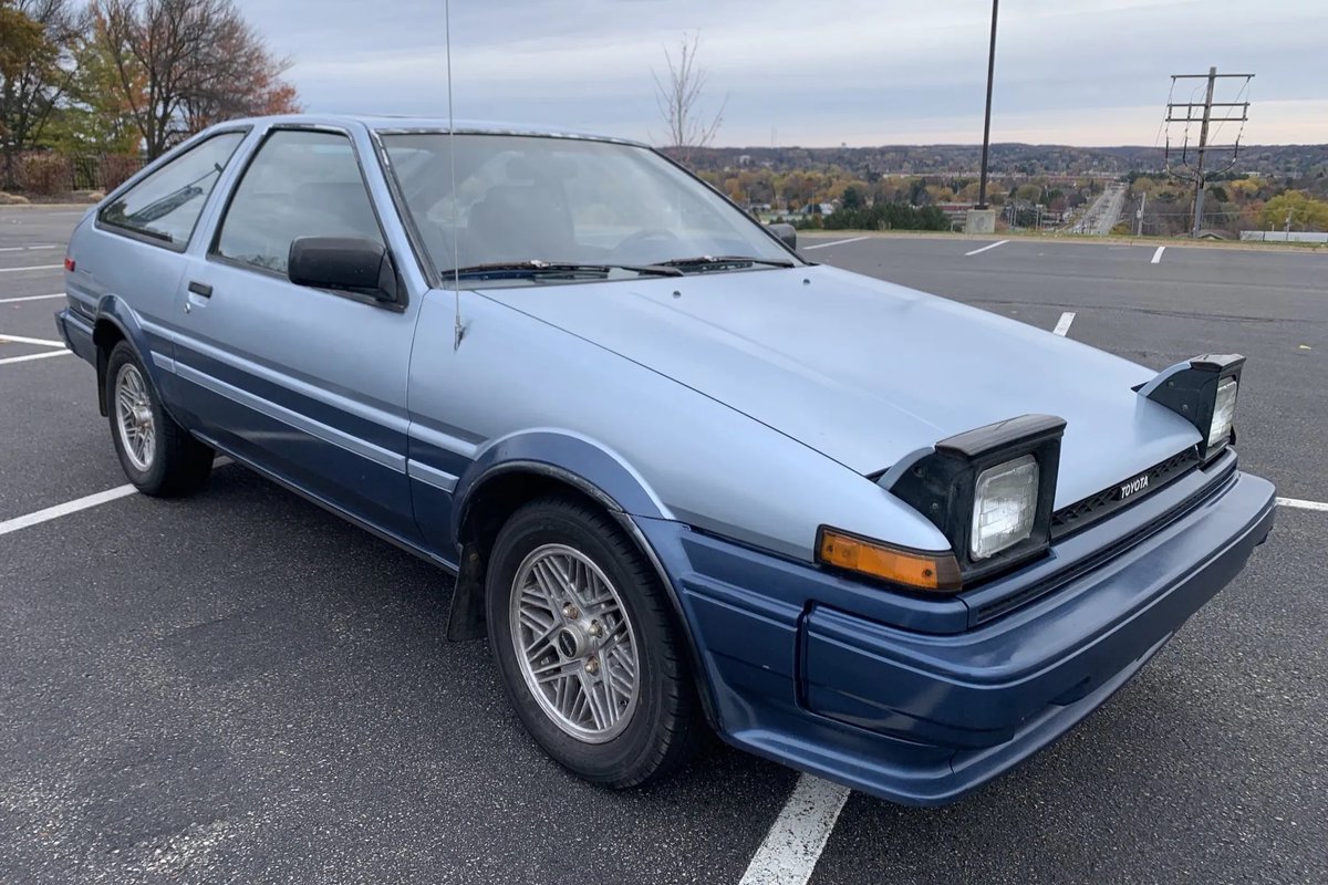 1988bmw520i's tweet photo. Light Blue Met. / Blue Met.

日本仕様車には未設定の濃淡ブルーツートン。 https://t.co/83V46Nr5M1