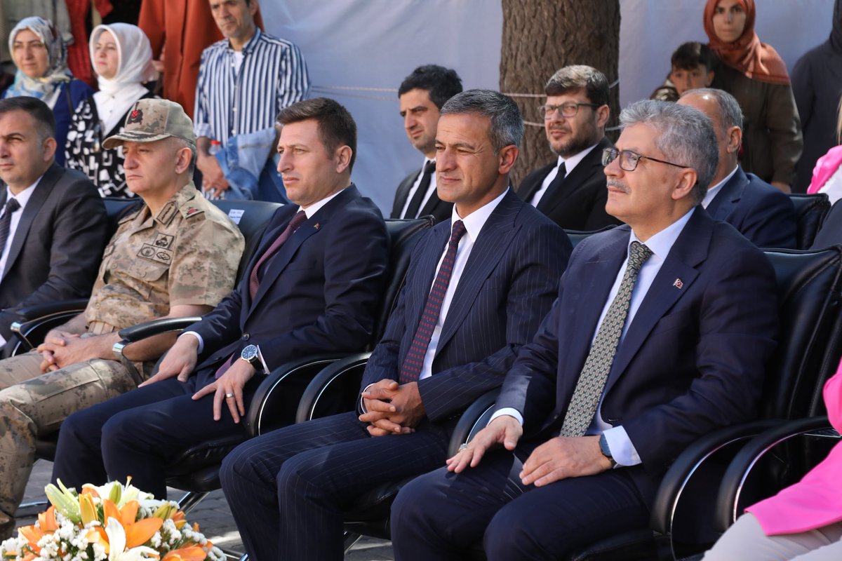 bingolbel's tweet photo. 📌 Hayat Boyu Öğrenme Haftası

Başkan Vekilimiz Hasan Çeçen, Halk Eğitim Merkezi tarafından Hayat Boyu Öğrenme Haftası kapsamında düzenlenen yıl sonu sergisi programına katıldı.

Program kapsamında kursiyerlerimizin el emeğiyle hazırladığı eserler incelendi. Emeği geçen kursiyerler ve eğitmenler tebrik edildi.
