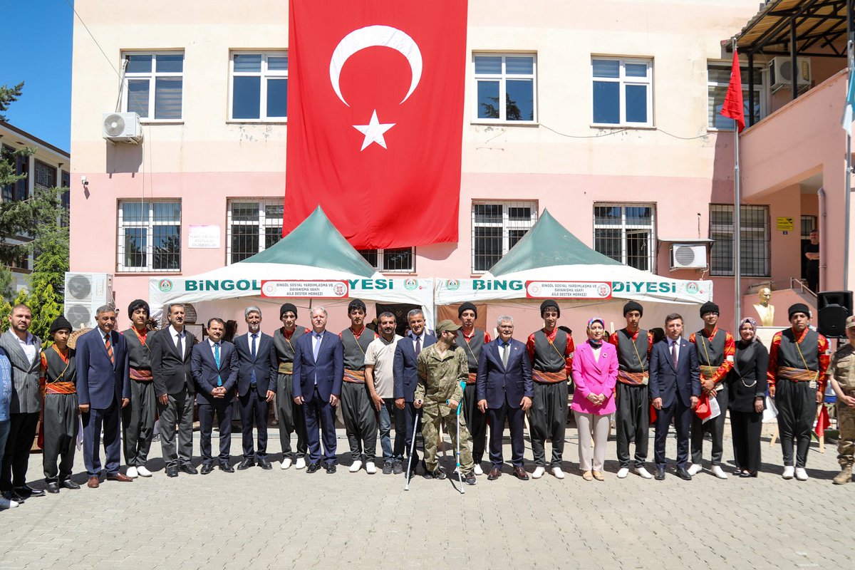 bingolbel's tweet photo. 📌 Hayat Boyu Öğrenme Haftası

Başkan Vekilimiz Hasan Çeçen, Halk Eğitim Merkezi tarafından Hayat Boyu Öğrenme Haftası kapsamında düzenlenen yıl sonu sergisi programına katıldı.

Program kapsamında kursiyerlerimizin el emeğiyle hazırladığı eserler incelendi. Emeği geçen kursiyerler ve eğitmenler tebrik edildi.