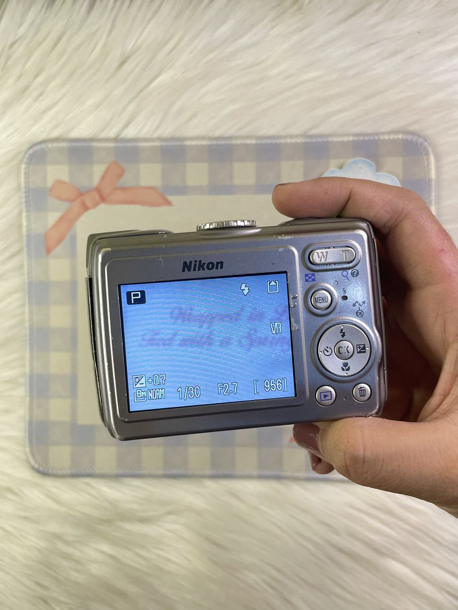 camemorent's tweet photo. wts digicam
NIKON COOLPIX P3 VR
rare, joy red velvet digicam💓

🫧body 7/10
🫧lensa sedikit dreamy cantik
🫧zoom in/out works
🫧all buttons works
🫧flash works
🫧lcd clear, no aging

NO MINUS

💸sale 1.4 only!!
📦fullset
🛸direct tf/shopee+adm
wtb https://t.co/IoC29PeYoK
