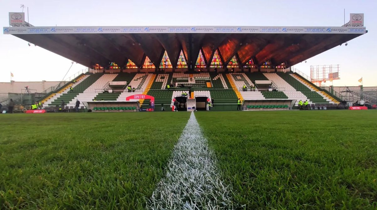 GolSinVAR's tweet photo. Se empeñaron en hacer..

✅La mejor tienda de Primera Federación
✅El mejor autobús de Primera Federación
✅Las mejores mejoras posibles a un estadio de Primera Federación 
✅ Los mejores precios para un nuevo abonado en Primera Federación (110€ sucios euros)

🐲 El @CPCacerenoSAD quiere y merece los 5.000 abonados.
