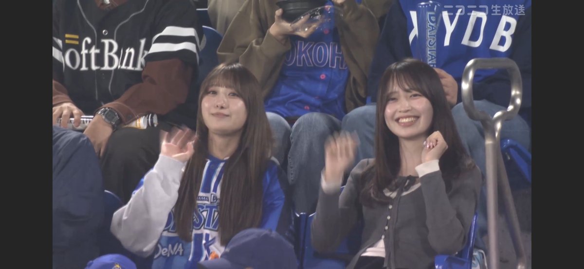 Tossy_0623's tweet photo. 観戦中のアイドルを映しまくるカメラ🤣
#baystars https://t.co/mBQdVfoD5N