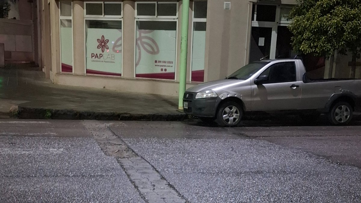SergioSegui's tweet photo. Inseguridad vial. Ojo con esta zanja de Rondeau casi Castelli. Recién casi se cayó un pibe que iba en bicicleta. https://t.co/wT9lhKhfjV