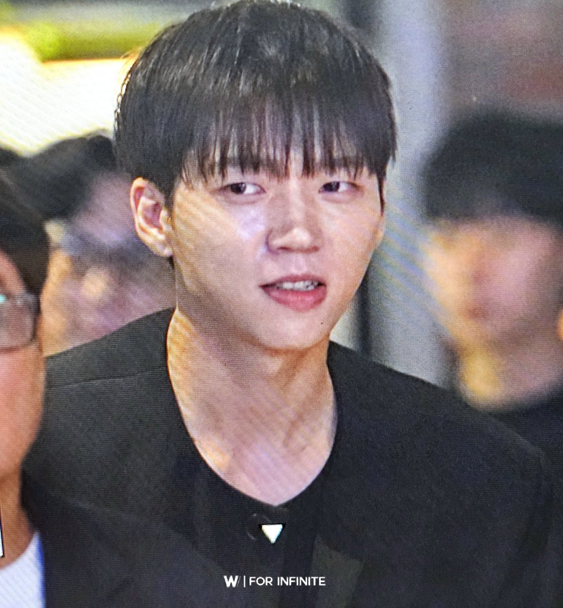 double__uu's tweet photo. 260605 <납치 48시간>상영회
오늘 기럭지 무엇! 블랙수트 간지 지대루!
#남우현 #infinite #namwoohyun #인피니트 https://t.co/s9ONUmGTTr