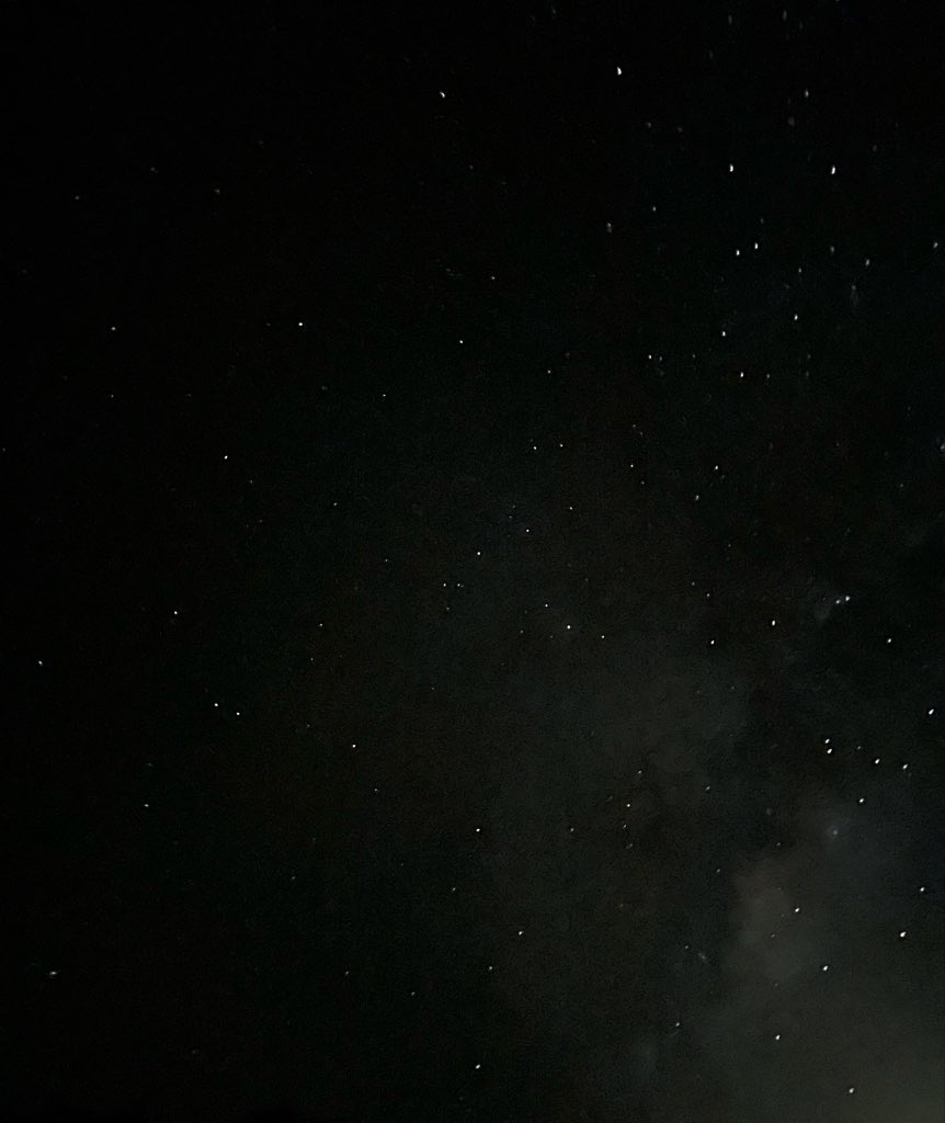 dolaabeach's tweet photo. Look up at the stars n think abt u over n over❤️❤️ https://t.co/oiUjGvVP9d
