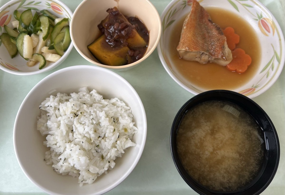 0916PPTP's tweet photo. ・煮魚
・南瓜のいとこ煮
・胡瓜と長芋のさっぱり和え
甘くて美味しかった🎃🫘

#NAOの社食 https://t.co/sF461E13fR