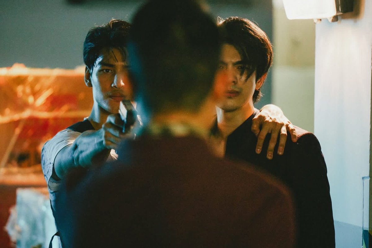 iamisus's tweet photo. ถ่ายจบมา 4-5 ปีแล้ว แต่ถ้าใครจะลงภาพอะไรเพิ่มเติมเชิญได้เลยนะคะ เรารักคินน์พอร์ช หัวใจหนูเหลือพื้นที่ให้ท่านเสมอ

Behind the scene 

kinnporsche the series

Photographer santhipong_photographer

#ApoNattawin #MilePhakphum
#KinnporscheTheSeries https://t.co/WRsPeeyI1d