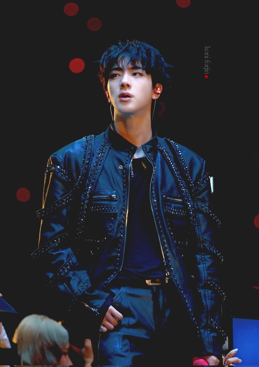 souljin11's tweet photo. 수백번 말하긴 했는데 어깨 진심 놀랍다
이 착장 너무 좋아
#방탄소년단진 #진 #JIN #BTSJIN https://t.co/iwduroDqyR