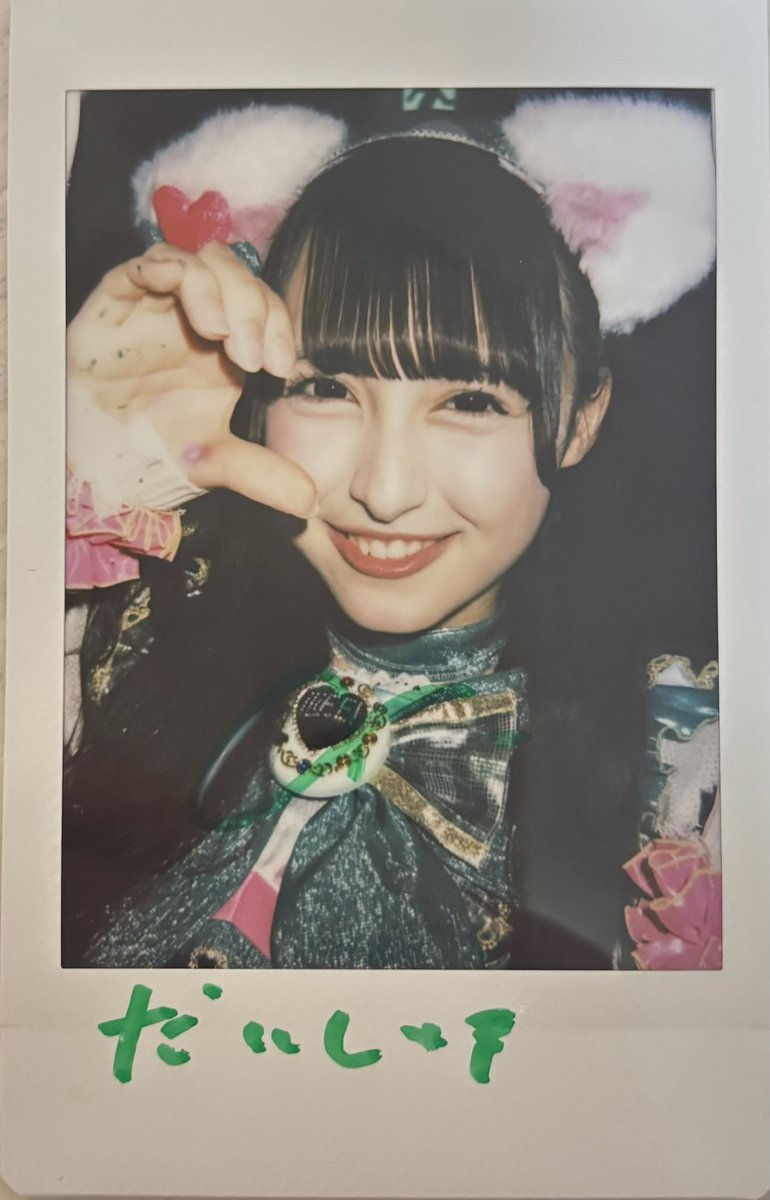 jituhauraaka's tweet photo. TRAVELiFE!2026大阪1Day(6/4)
親指赤いのは光が飛んでるだけ？？
痛そう(T ^ T)
沢山カキカキしてくれてありがとう🐈
今年こそ7/7に短冊書くよ！
 #のあにゃと相思相愛 https://t.co/h2TI8Mi1Vb