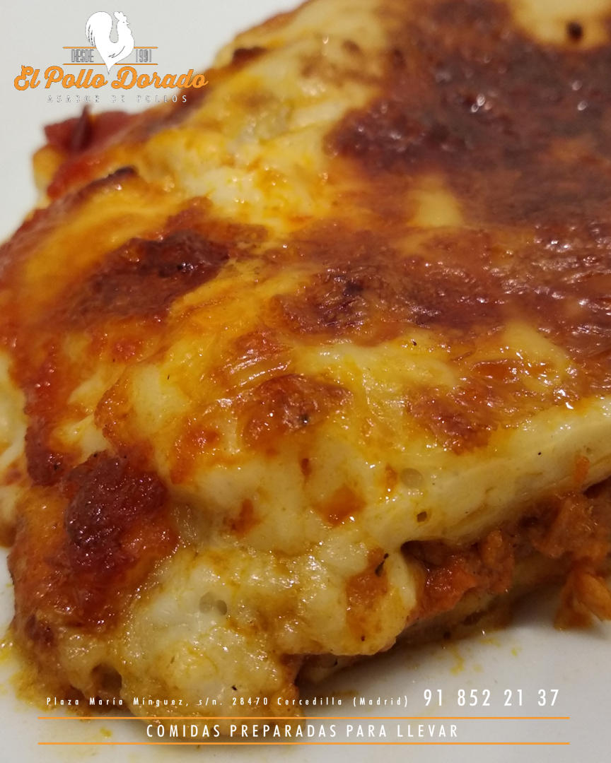 PolloCercedilla's tweet photo. Capas de sabor que nunca fallan 🤍

Pasta, carne, tomate y una bechamel cremosa coronada con queso gratinado hasta alcanzar ese punto dorado irresistible 🧀✨

Una lasaña de las que invitan a sentarse, disfrutar despacio y dejar el plato limpio. https://t.co/vvs37X2y31