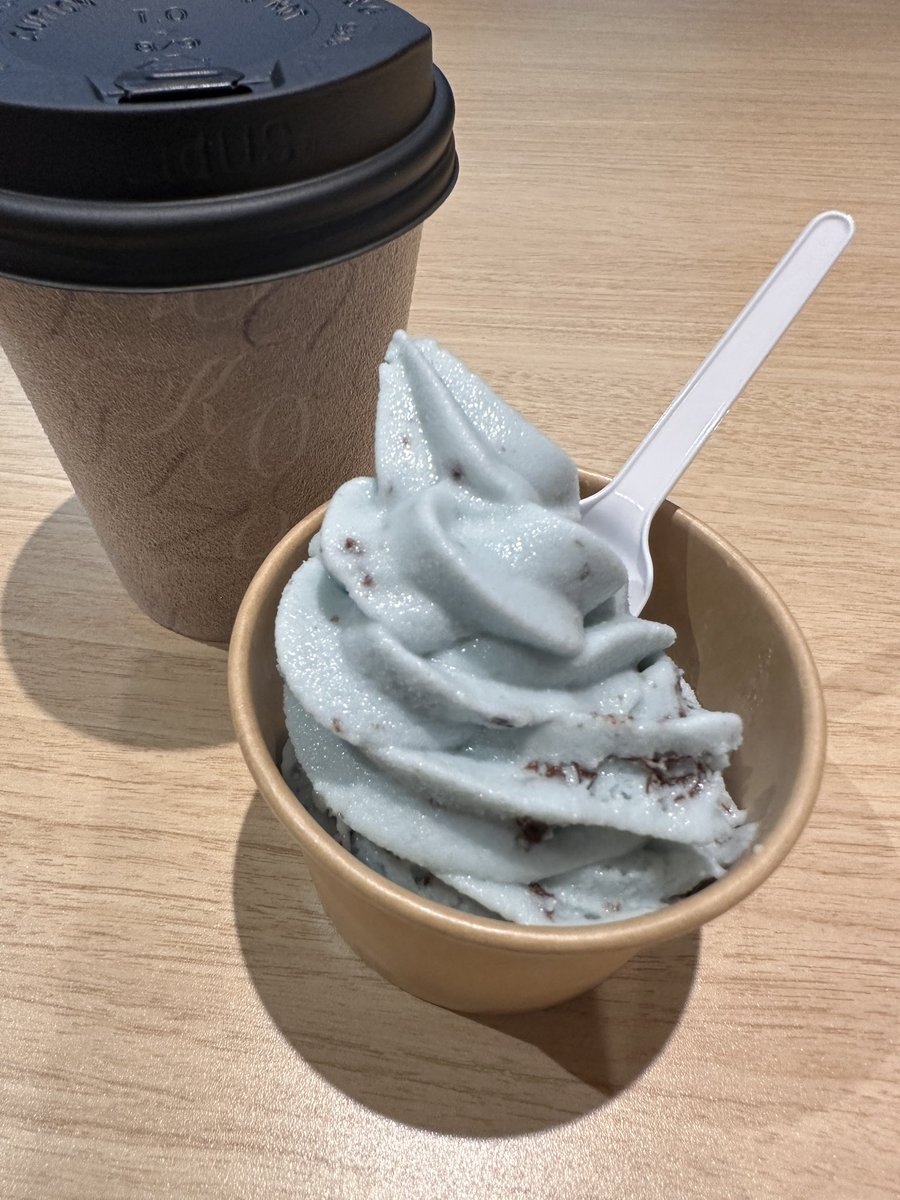 iris_pomme's tweet photo. 今日は久しぶりに編み物しました(ﾉ∀`)ﾀﾊｰ
スタッフの皆様、ご一緒の皆様、お世話になりました🙇‍♀️

楽しかったです😆

何だかんだ色々買っちゃったので頑張って編みます💦

#あみだおれ
#だまオフ
#ハマナカ https://t.co/QiNyoBtKt8