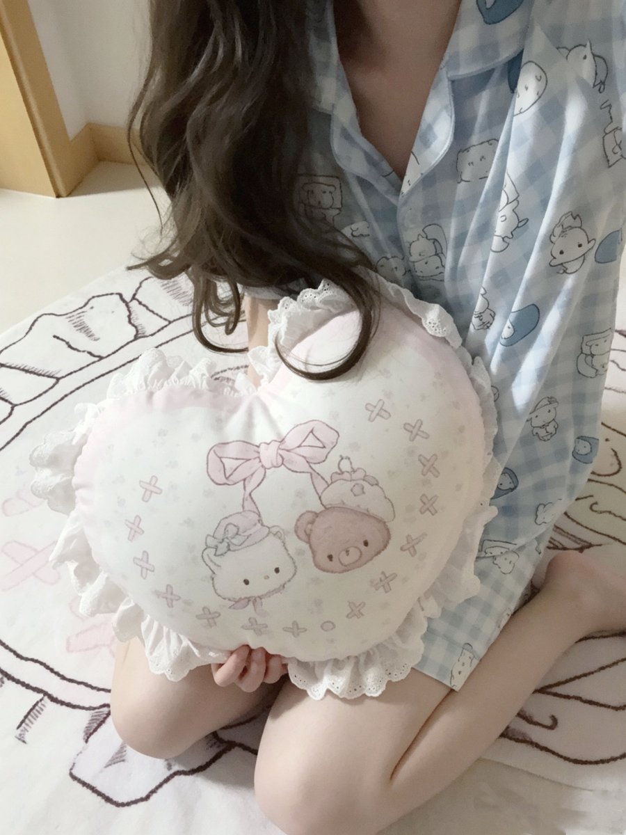 Tansimo3's tweet photo. 肚子胀气好难受好难受 https://t.co/3z9D8hO0LZ