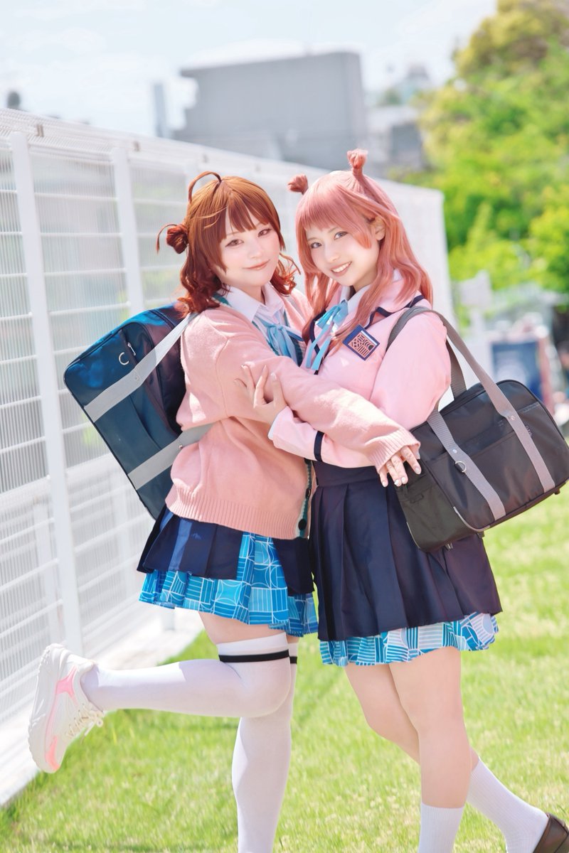 mirreO_On's tweet photo. 【 cosplay / コスプレ 】

学園アイドルマスター

　　花海咲季🩷@gon_pyon 
　　　　
            ❤️花海佑芽  me

📸@Y_boatpeople さま

#COSSAN高田馬場 https://t.co/TAvptINfyC