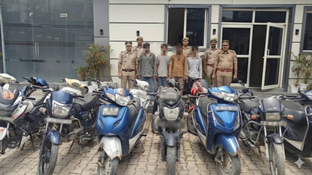 DCPTHindonGZB's tweet photo. थाना शालीमार गार्डन पुलिस टीम द्वारा चेकिंग के दौरान 04 शातिर वाहन चोर गिरफ्तार , कब्जे से 17 चोरी किये गये दोपहिया वाहन बरामद ।
@Uppolice 
@ghaziabadpolice https://t.co/CNJA8nPRTZ