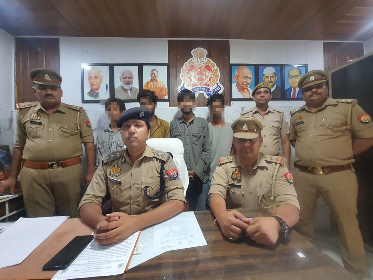 DCPTHindonGZB's tweet photo. थाना शालीमार गार्डन पुलिस टीम द्वारा चेकिंग के दौरान 04 शातिर वाहन चोर गिरफ्तार , कब्जे से 17 चोरी किये गये दोपहिया वाहन बरामद ।
@Uppolice 
@ghaziabadpolice https://t.co/CNJA8nPRTZ