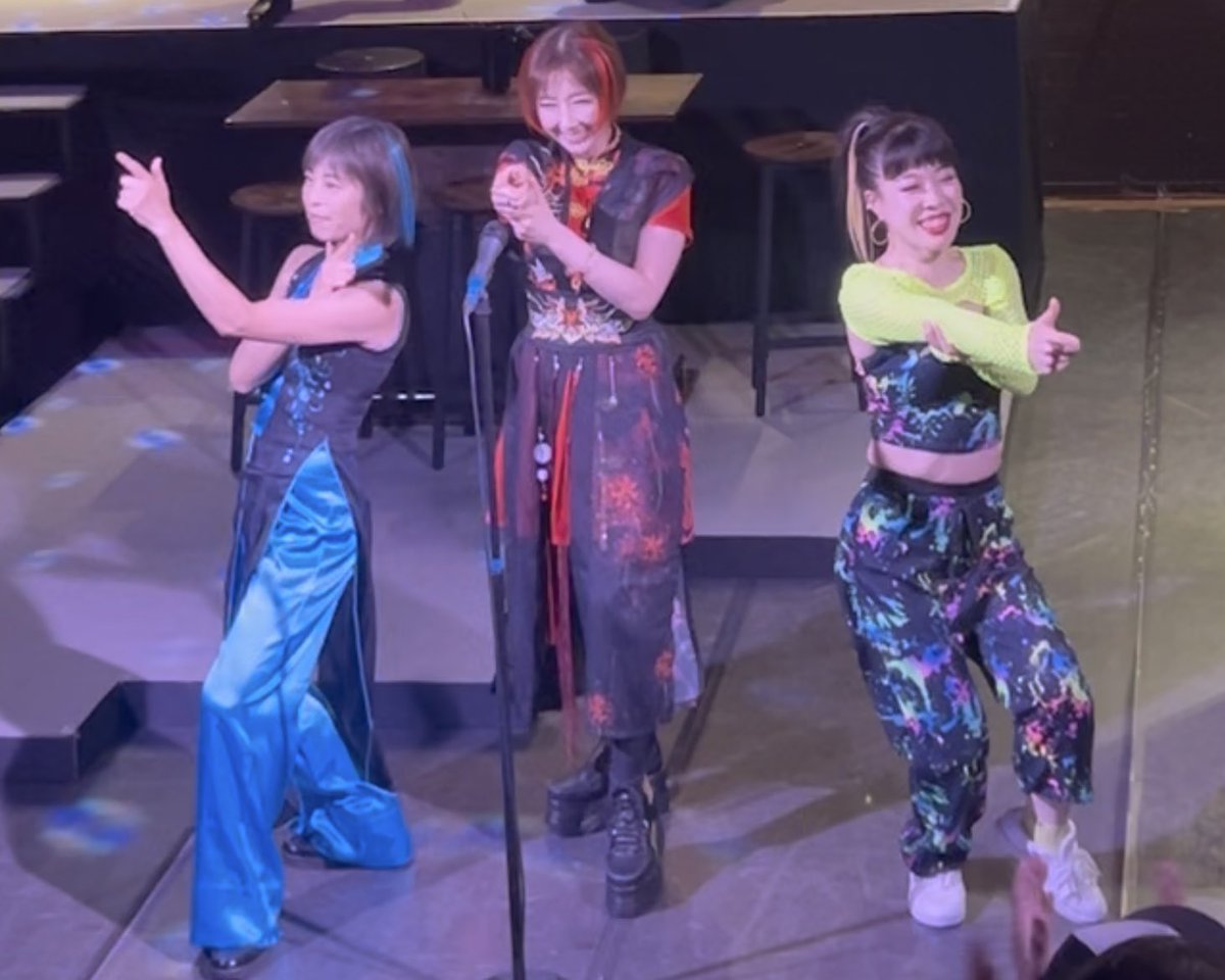 mistuhana's tweet photo. はじめまして。
三華（ミツハナ）です。

「三人の華で、人の心に彩りを。」

歌、芝居、トークを通して、皆さまに笑顔と感動をお届けできるよう活動してまいります。
これから三華（ミツハナ）の歩みを、温かく見守っていただけたら嬉しいです。
どうぞよろしくお願いいたします。

#三華
#ミツハナ https://t.co/mLw2IyL1Wr