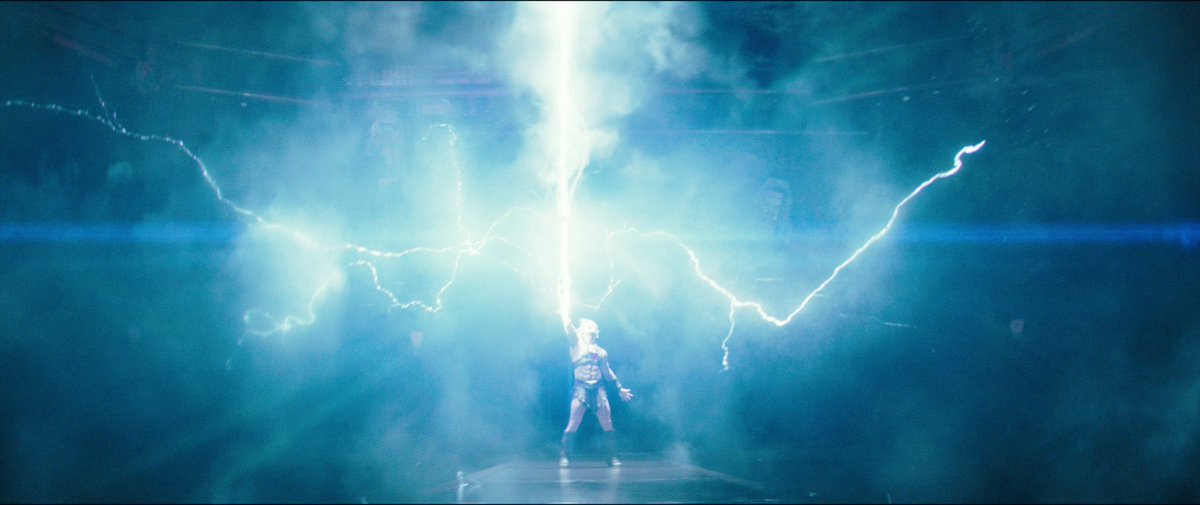 filmesdorafa's tweet photo. Adorei como Mestres do Universo abraça o camp e sustenta a proposta sem qualquer vergonha. É um filme divertido, colorido, cheio de personalidade e que sabe rir de si mesmo. O He-Man de Galitzine é carismático e sensível, mas é o Esqueleto de Leto que surge como um acontecimento. https://t.co/PNail61Lma