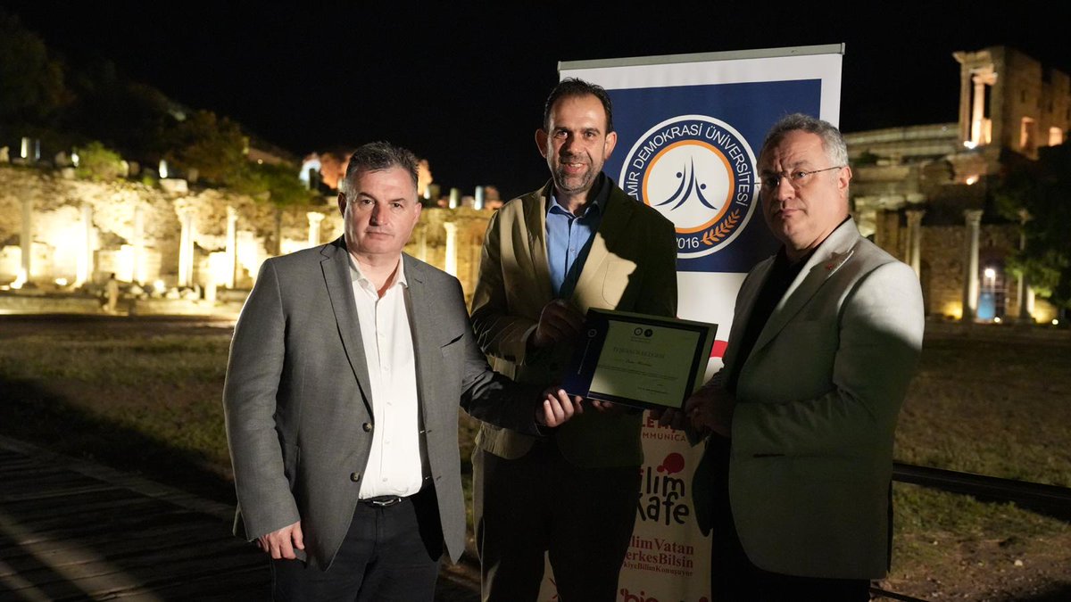 iktm35's tweet photo. söyleşiye İzmir Demokrasi Üniversitesi Rektörü Sn. Prof. Dr. Selim KARAHASANOĞLU, Rektör Yardımcısı Sn. Prof. Dr. Ahmet Uğur DEMİR, Efes Müze Müdürü Sn. Murat KALEAĞASIOĞLU ve akademisyenler ile katılım sağlamıştır. https://t.co/HB1LQ2jtRB