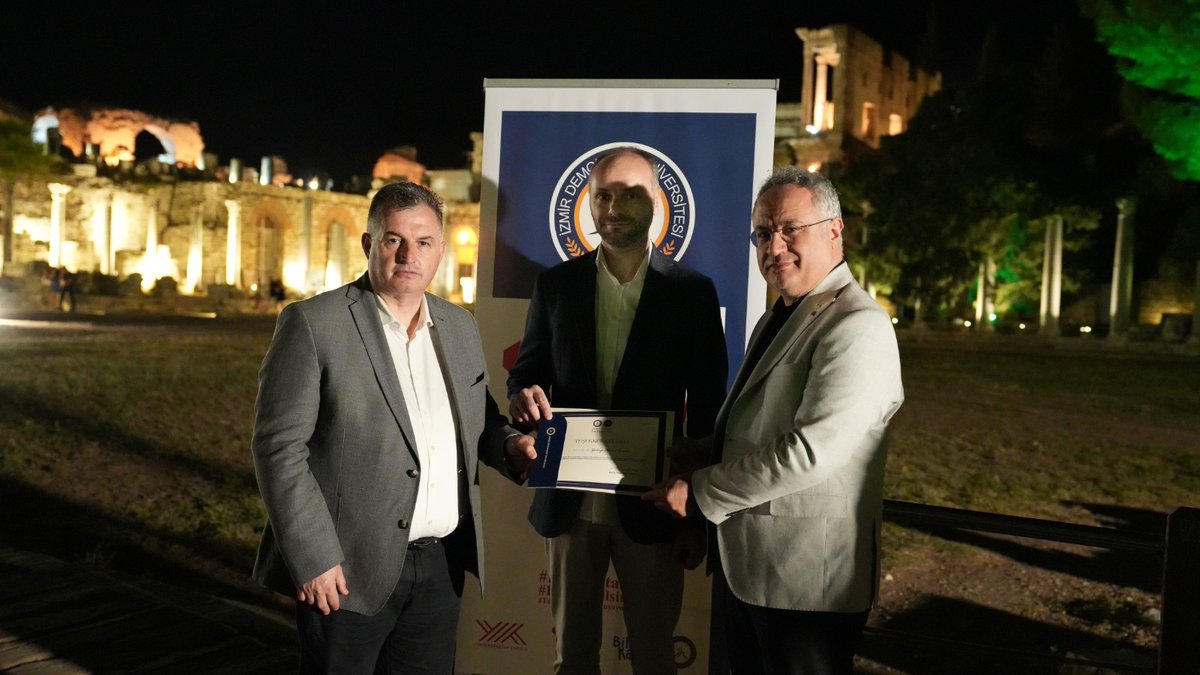iktm35's tweet photo. söyleşiye İzmir Demokrasi Üniversitesi Rektörü Sn. Prof. Dr. Selim KARAHASANOĞLU, Rektör Yardımcısı Sn. Prof. Dr. Ahmet Uğur DEMİR, Efes Müze Müdürü Sn. Murat KALEAĞASIOĞLU ve akademisyenler ile katılım sağlamıştır. https://t.co/HB1LQ2jtRB