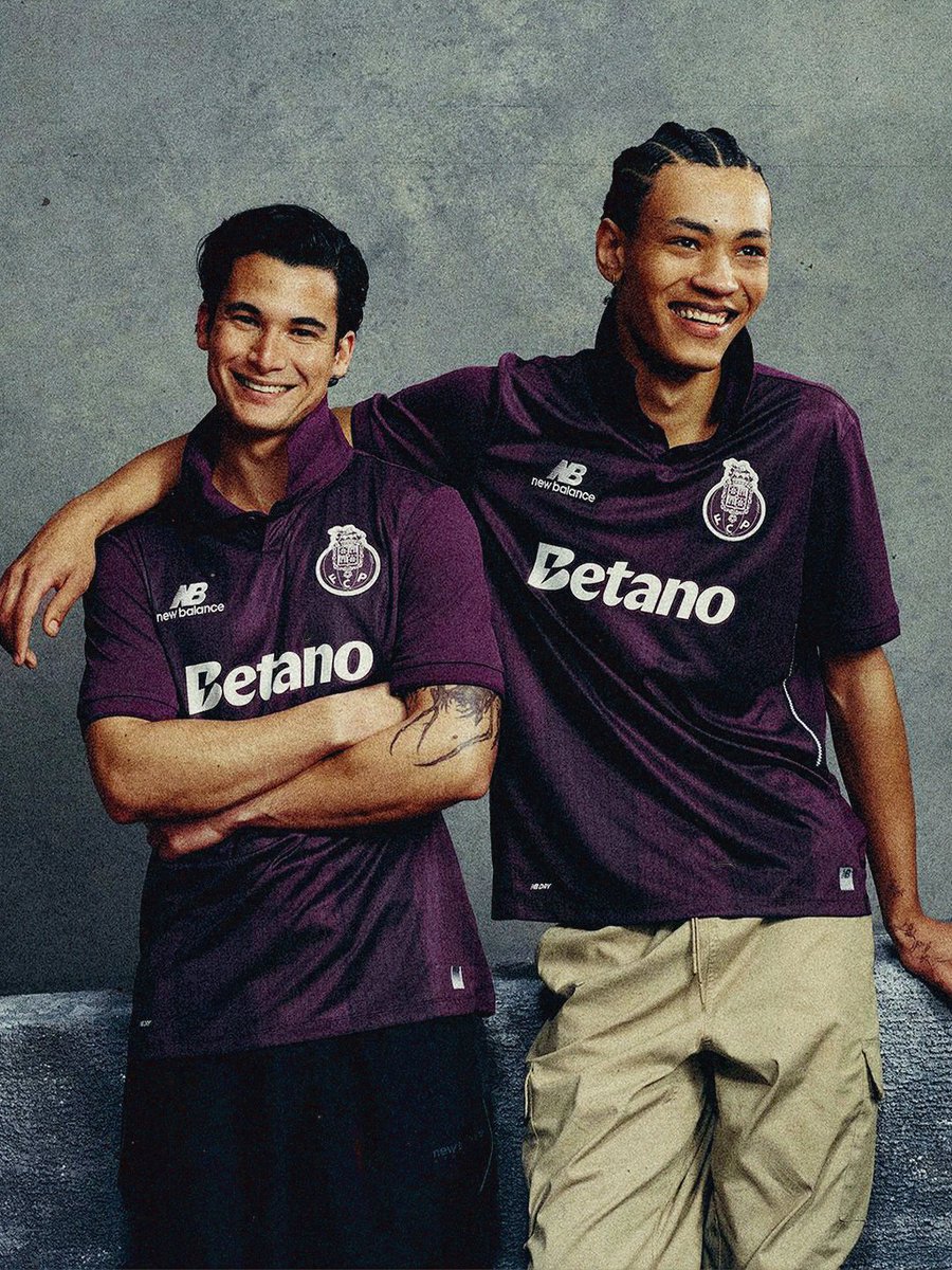 TJMPodcast's tweet photo. 🐉 FC Porto's new away shirt, little purple number, clean and classy. Rate it alot. https://t.co/eMRTxF1SiT