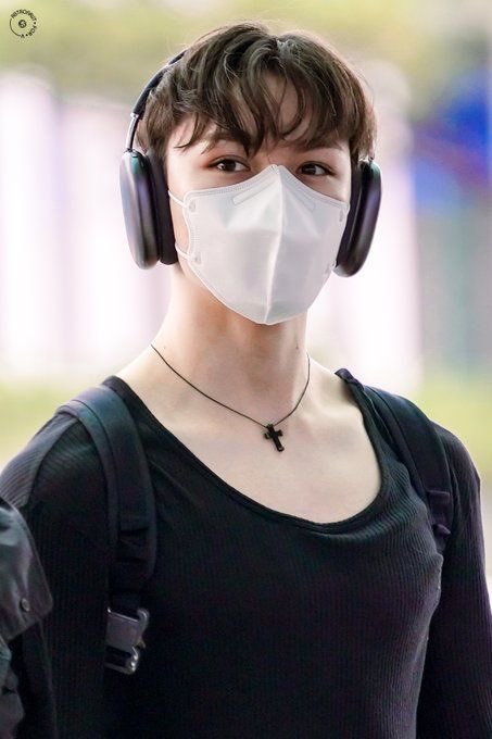 minsolaria's tweet photo. idk why but the necklace reminds me of this vernon …. https://t.co/MPD4c9dCye