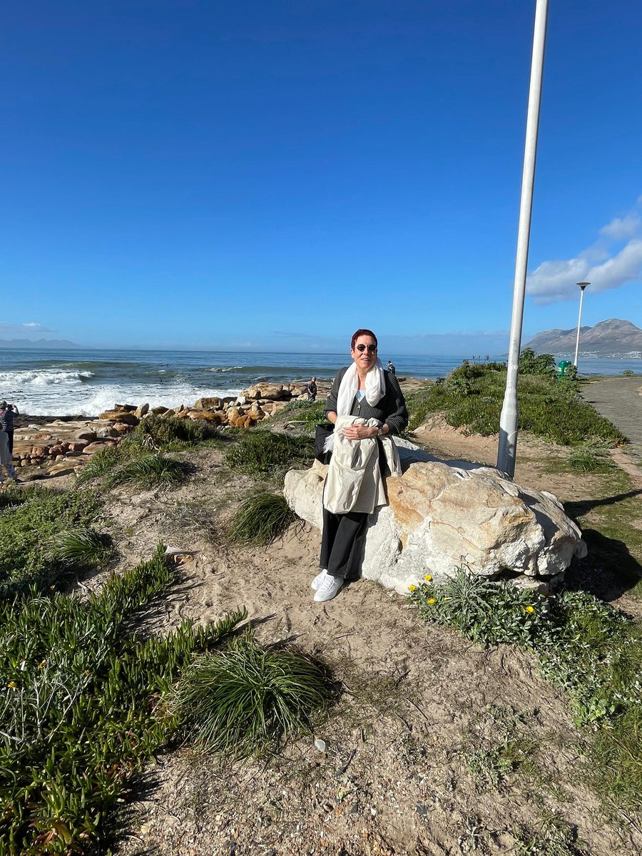 grootyfirst1's tweet photo. Es ging noch nach Kalk Bay, ein schönes Fischerörtchen am Atlantik, nahe Simons Town und nun ein Weißbier aufm Schiff. Schönen Mittag euch 🫶 https://t.co/Dn4WTh0aam
