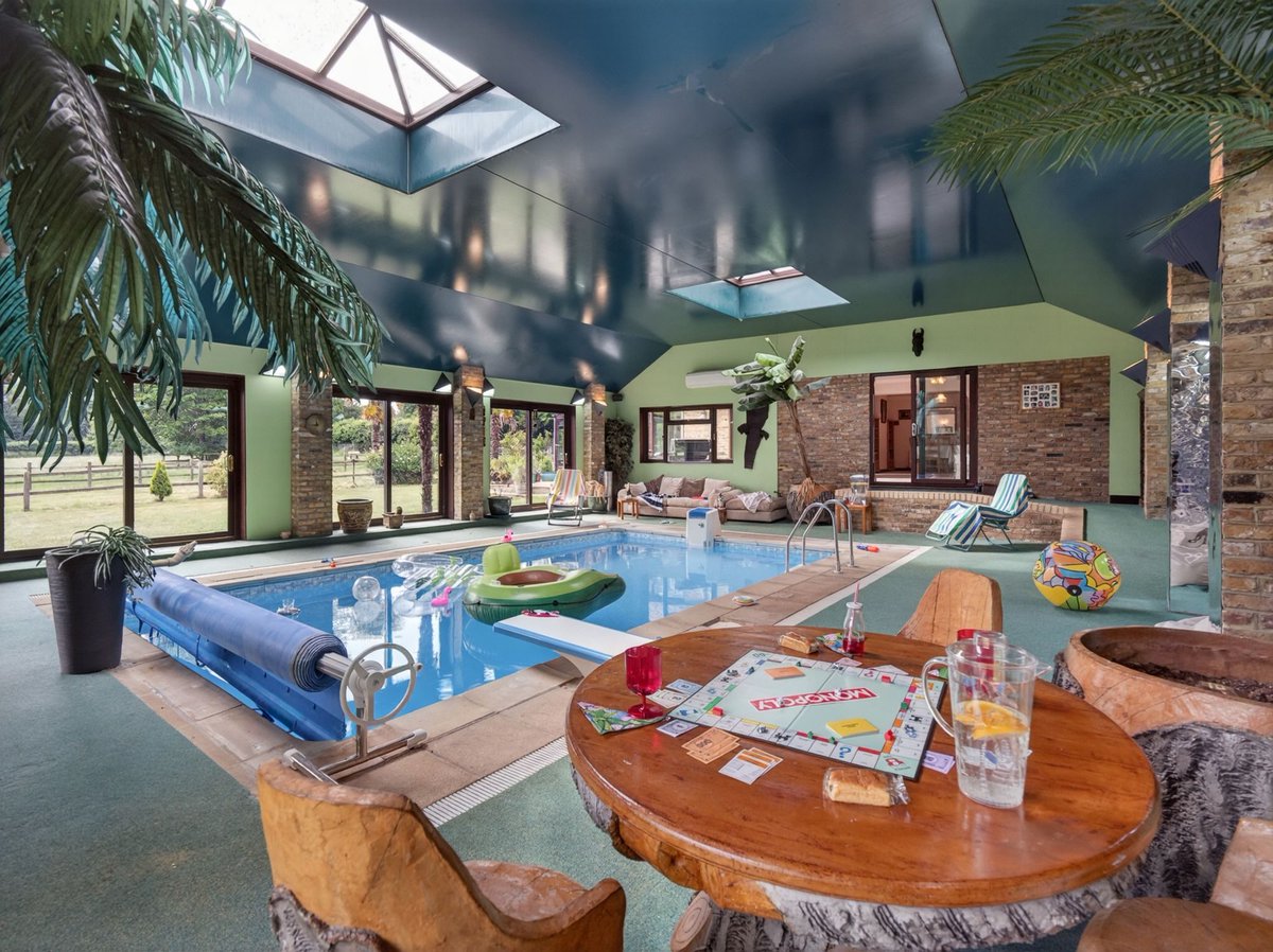 homeuk's tweet photo. Five acres in Chipperfield, same family for 38 years. Nearly 4,900 sq ft, an indoor pool complex, stables and tack rooms, paddocks for the horses, and a separate annexe. The gardens once hosted a 200-guest wedding under a marquee.

Five beds, woodland and bridleways off the doorstep, Chipperfield Common a walk away, fast into London. £2.5M guide, and after nearly four decades loved by one family, ready for the next. We do not see one like this every week.

https://t.co/NrcukSL7st ❤️

For sale with @stowhillestates on Home