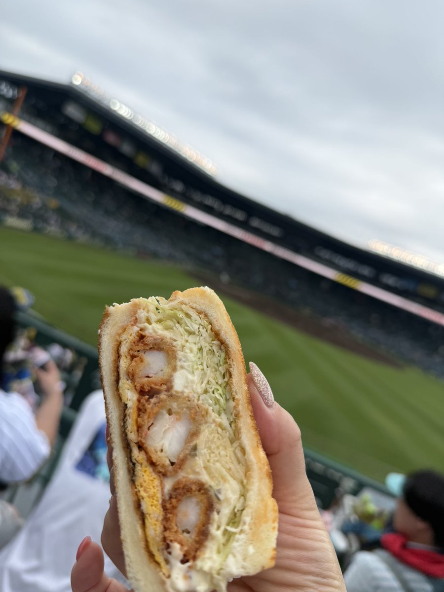 EMINNIEchan's tweet photo. ゆかり好きエビ好きの息子のためにコンパルお持ち帰り❤

甲子園に連れてきてます🍴✨

#山下智久
#甲子園 https://t.co/BPY2XdWPmk