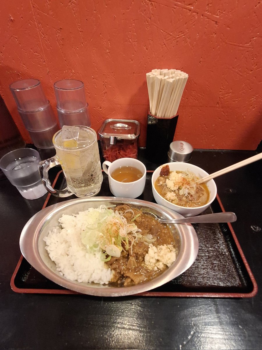 ep1king's tweet photo. #にんにくモツライス本店 葛飾区東金町
カレーモツライス+モツ煮(小)+ハイボール~🧄🐷🍛🍺
#にんにくモツライス #カレーモツ煮 https://t.co/9VE7WkDaJb