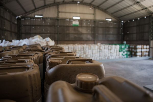 FSustentable's tweet photo. Día del Ambiente: CampoLimpio recuperó más de 25 millones de kilos de envases fitosanitarios y refuerza el llamado al reciclaje responsable https://t.co/QUsGI2Fpgz https://t.co/HeWmEQPCMq