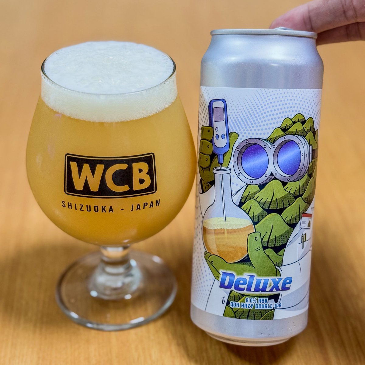 _Craftbeer909's tweet photo. WCBのDeluxe！！
Mosaic、Mosaic Cryoホップを使ったQDH Hazy Double IPA。

WCBでは珍しいQuadruple Dry Hoppedなヘイジー！🔥
Mosaicオンリーなので、ダンク&amp;トロピカルな風味がしっかり！
濃厚だけど思ってたよりスルスル飲めちゃう甘さ控えめなヘイジーでめちゃ美味しい！😋 https://t.co/iF8TalNlW0