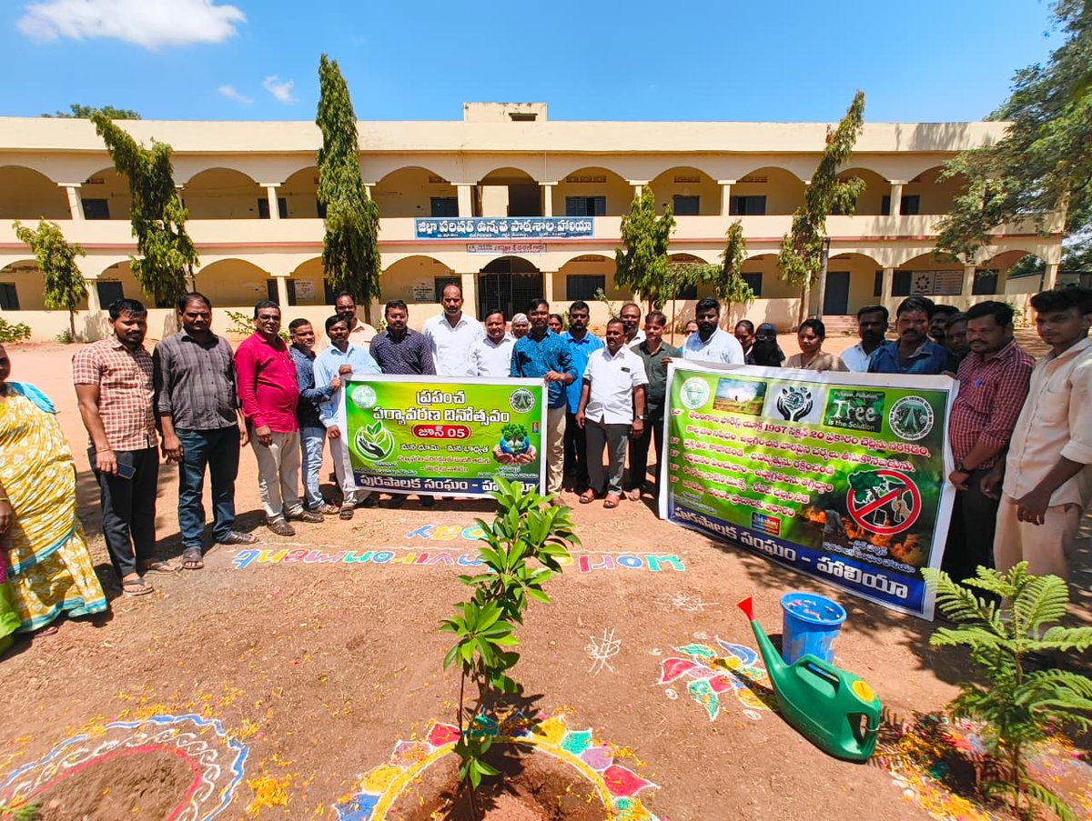 HALIYAMC's tweet photo. Good Afternoon Madam/Sir,On the occasion of World Environment Day, plantation program was conducted in Haliya Municipality.The program was attended by the Municipal Chairperson, vice chairmen,Ward Councillors, Commissioner, and Municipal Staff,Shg Staff participated. https://t.co/zEiwLzi06f
