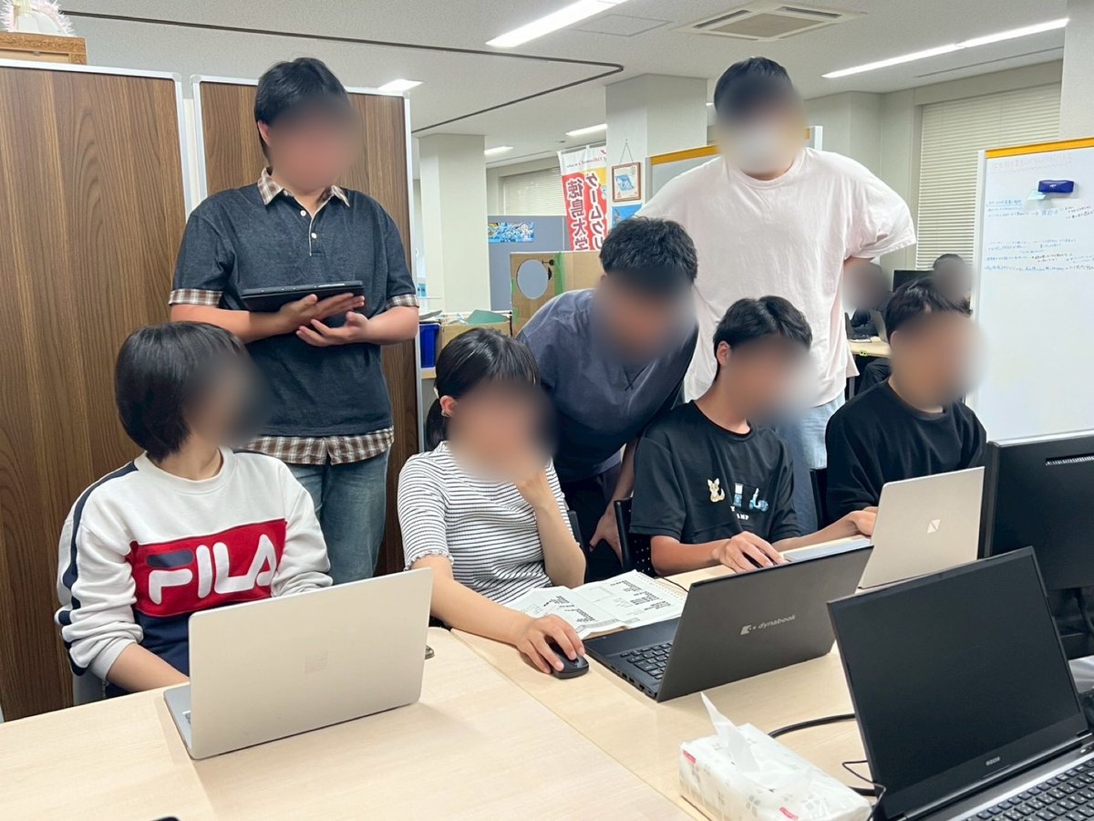 tugameproject's tweet photo. ◤ 各班勉強会紹介スタート！　#TUGC活動報告 ◢

毎週、各班の学びや活動をお届けします✨ 
第2弾は、「3Dグラフィック班」です！ —————————————————

3Dグラフィック班の勉強会は、7月ごろまでを目安に、3D制作の基礎から実践的なモデルづくりまでを段階的に学んでいきます🖥️✨

3Dモデリングの基本操作、形づくりのコツ、テクスチャの貼り方、アニメーションの基礎など、ゲームに登場する“見た目”を作るための技術を身につけていきます💡

さらに、班内での交流も積極的に取り組んでいく予定です。 制作の進捗を気軽に話したり、参考作品を紹介し合ったり、ちょっとした疑問を相談できる雰囲気づくりを大切にしながら、メンバー同士で刺激し合える環境を整えていきます🤝✨

また、入門生ゲーム制作では実際にゲーム内に登場するモデル制作を担当し、プランナー班やプログラミング班と連携しながら“アイデアを実際のゲームに落とし込む”経験にも挑戦していきます🔥