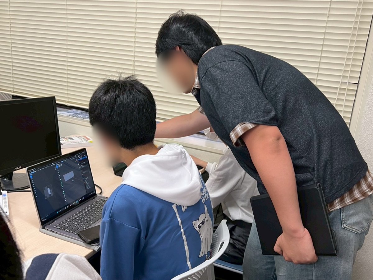 tugameproject's tweet photo. ◤ 各班勉強会紹介スタート！　#TUGC活動報告 ◢

毎週、各班の学びや活動をお届けします✨ 
第2弾は、「3Dグラフィック班」です！ —————————————————

3Dグラフィック班の勉強会は、7月ごろまでを目安に、3D制作の基礎から実践的なモデルづくりまでを段階的に学んでいきます🖥️✨

3Dモデリングの基本操作、形づくりのコツ、テクスチャの貼り方、アニメーションの基礎など、ゲームに登場する“見た目”を作るための技術を身につけていきます💡

さらに、班内での交流も積極的に取り組んでいく予定です。 制作の進捗を気軽に話したり、参考作品を紹介し合ったり、ちょっとした疑問を相談できる雰囲気づくりを大切にしながら、メンバー同士で刺激し合える環境を整えていきます🤝✨

また、入門生ゲーム制作では実際にゲーム内に登場するモデル制作を担当し、プランナー班やプログラミング班と連携しながら“アイデアを実際のゲームに落とし込む”経験にも挑戦していきます🔥