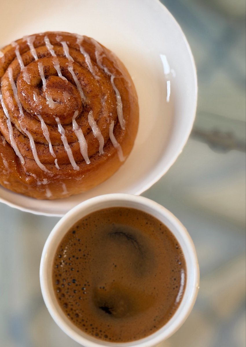 MLA9O's tweet photo. قهوه اليوم ☕️
سويت رول مره لذيذ إذا تسخنت 🤤 https://t.co/nODfNYzO6v