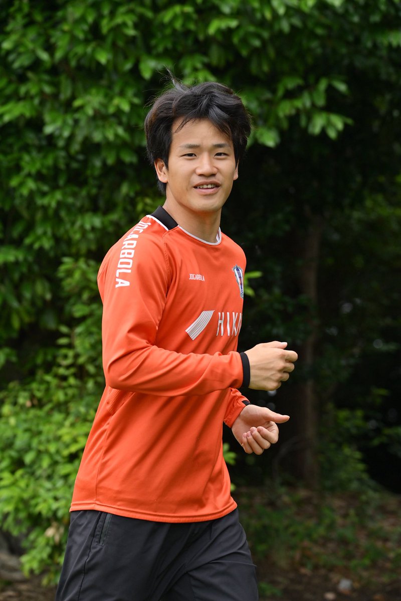 ehime_fc's tweet photo. 📸｜𝗢𝗙𝗙 𝗦𝗛𝗢𝗧

ジョギング中の #藤本佳希 選手🏃‍♂️‍➡️
👍ポーズをいただきました！

ピッチで笑顔が見られる日をみんな待っています！！！

#ehimefc https://t.co/xtfjHBjZVO