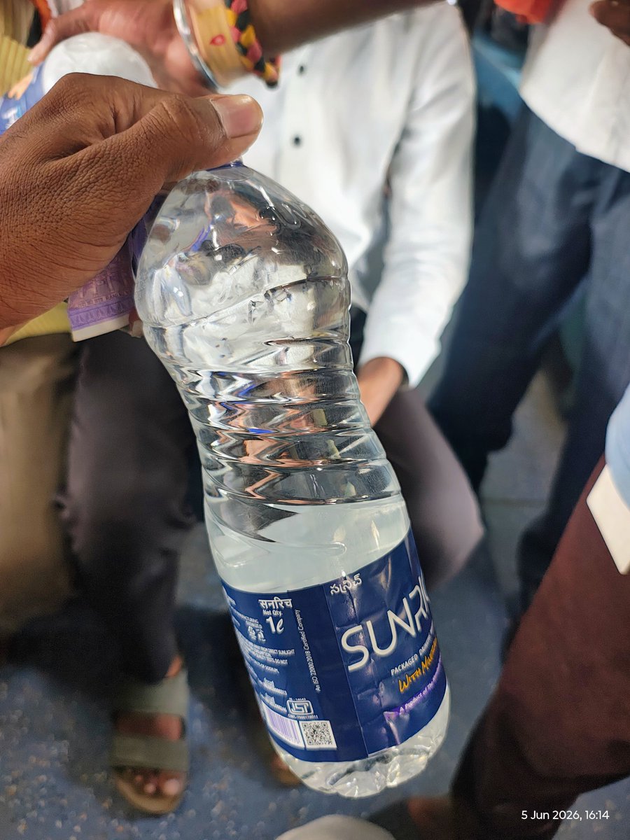 NikhilCreatio19's tweet photo. @IRCTCofficial I bought 2 water bottle on cpsn station.He sold bottle for 20 per bottle i gave him 100 and asked my 70 rs he said no this bottl is 20 per and he take 40 for 2 bottles.. worst service IRCTC. Must look into it @IRCTCofficial  PRN NUMBER:- 4859145274 @makemytripcare https://t.co/CYb3naKjUl