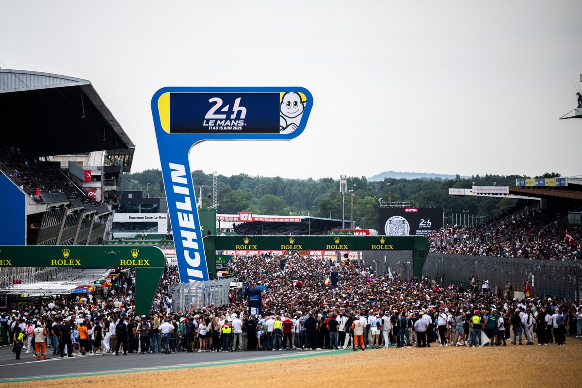 TOYOTARACEFANS's tweet photo. It’s nearly go time! #LM24 #TOYOTARACING #FIAWEC #LeMans https://t.co/ShrPGyrADP