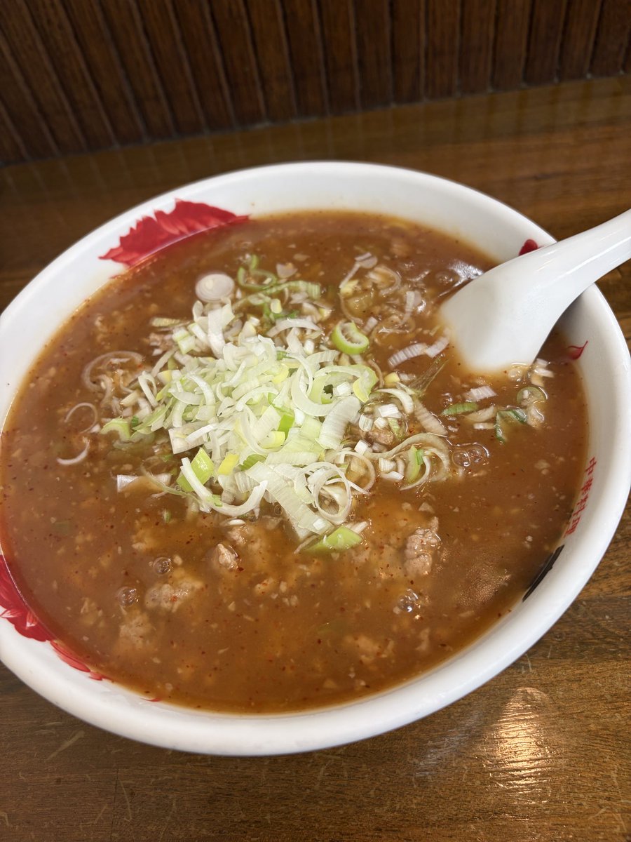 keejey's tweet photo. 坦坦麺餃子工房 北京@宮崎台

特製タンタンメン
餃子
瓶ビール

こんな涼しい夜は
やはりタンタンメンと餃子
それにビールですよね
知らんけど

ザーサイとひき肉がクセになる旨さ
そして
餃子！
これモチモチで超🐴
リピ確定👍 https://t.co/gR1j3nRZ7l