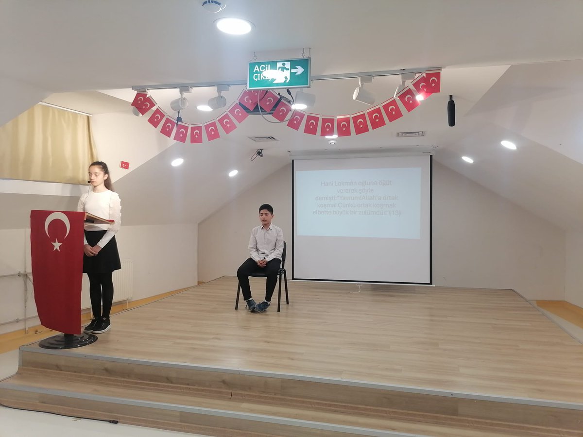 BakHatip's tweet photo. 25 Mayıs Etik Haftasını hem milli ve evrensel değerleri hem de köklü kültürel-ahlaki öğretileri harmanlayarak öğrencilerimizin hazırladığı güzel çalışmalarla kıymetli müdürümüz Feyzullah Yanık, öğretmenlerimiz ve öğrencilerimizin katılımıyla+++
@BakirkoyMEM @istanbulilmem https://t.co/qu6gEZU9TO
