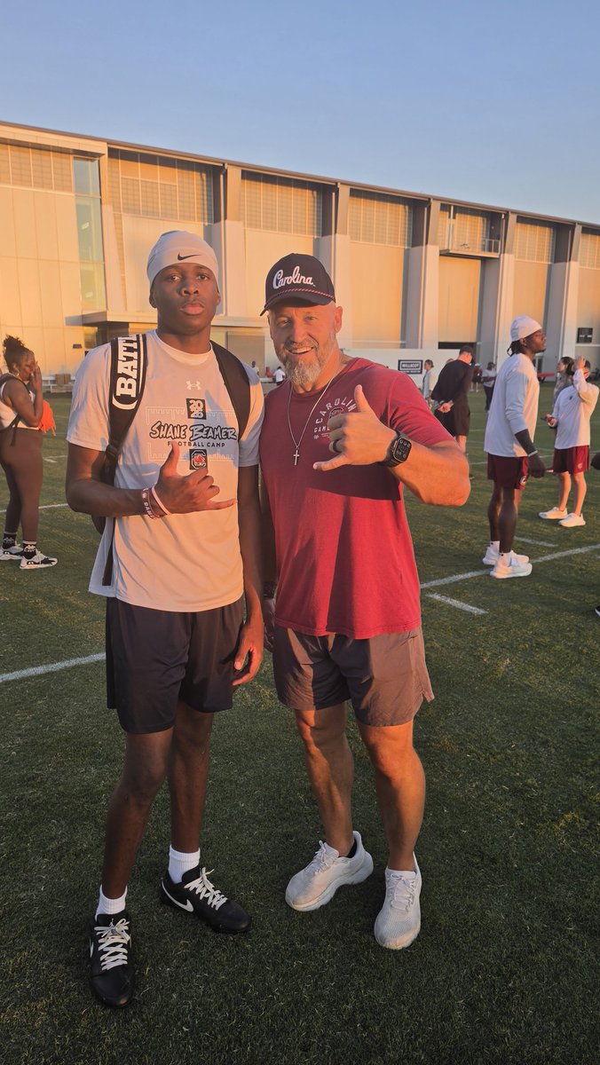 Leonard_uno's tweet photo. Had a amazing time a @GamecockFB yesterday! @ALALexFootball @willg7477 @scaralum8812 @RCanady19 @CoachRobinBacon https://t.co/TfqVHyjjoi