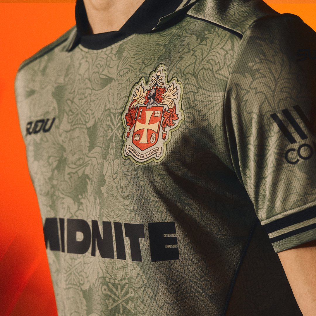 Wolves's tweet photo. Command your area. 💛🖤

Introducing the 2026/27 Wolverhampton Wanderers Goalkeeper Home Kit.

A striking myrtle green and black palette forms the backdrop for the bespoke 150th-anniversary City Coat of Arms graphic - the same historic crest that returns to Molineux this season as part of our anniversary celebrations.

Engineered for maximum agility and breathability, this is a kit that performs as boldly as it looks.