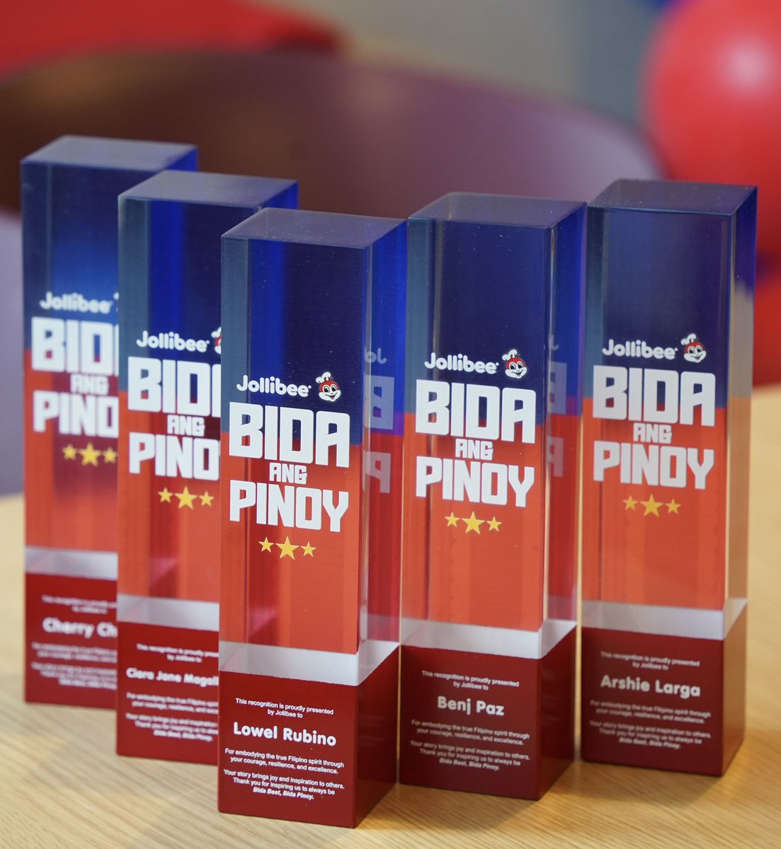 Jollibee's tweet photo. What makes a Filipino truly extraordinary? 🇵🇭♥️✨

It is seen in a student working tirelessly to build a better future, a delivery rider extending compassion to animals in need, a pharmacist dedicated to serving his community, a restaurant manager creating joyful moments for families, and a mother who rose from being a palengke vendor to becoming a successful startup entrepreneur and one of the country’s most inspiring content creators.

Through BIDA ANG PINOY, part of Jollibee’s award-winning “Bida Best, Bida Pinoy” initiative, we honor Filipinos like Lowell Rubino, Benigno Jose Paz, Arshie Larga, Cherry Chua, and Ciara Magallanes, whose stories reflect everyday acts of perseverance, kindness, and joy.

This coming Independence Day, we celebrate every Filipino. From then until now, #BidaAngPINOY! 🫡