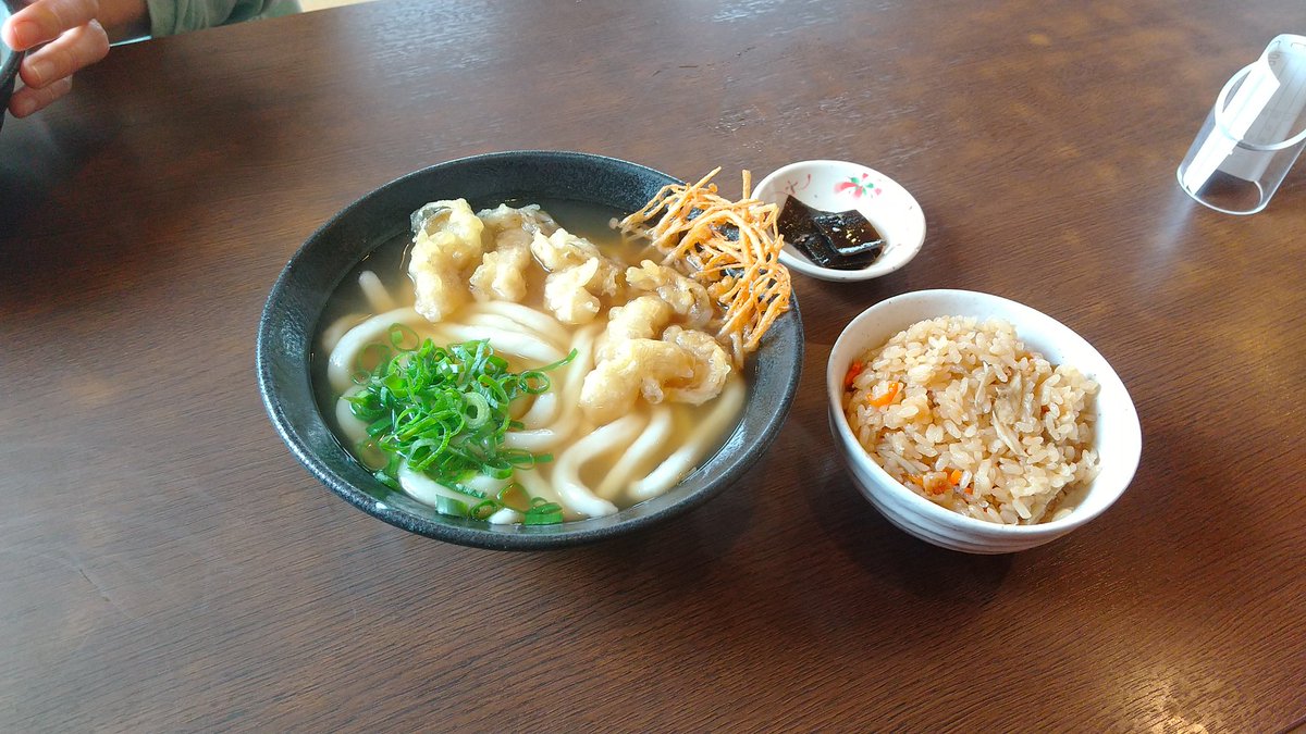 YellowMioharu's tweet photo. 昼ご飯はきのこ天うどん
夜ご飯は天ぷらぶっかけうどん

ドラモリでは冷凍うどんを購入

どんだけうどんたべるねん笑 https://t.co/CTJ6FmEpWD