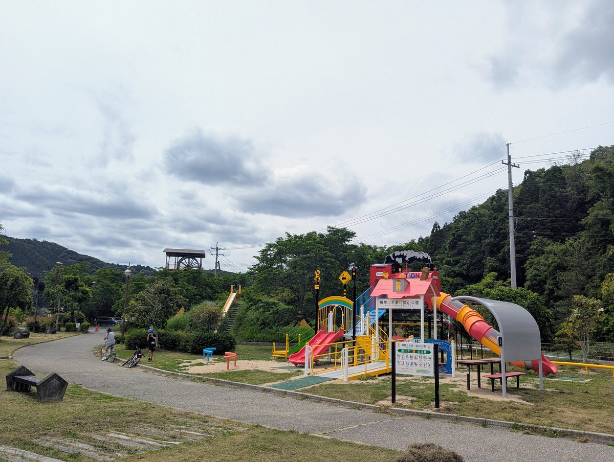 karasuma455's tweet photo. 鉱山鉄道がキレイに保存🚃

岡山県美咲町「柵原ふれあい鉱山公園」

1991年に廃止さ���た片上鉄道。その終点駅は公園となっていて無料開放されています。保存会の方々が丁寧に整備されていて、今にも動き出しそうですが、2024年を最後に構内運転は終了したよう…。近くの峠のドライブインにも保存車が😯 https://t.co/7WWBDaAsKH