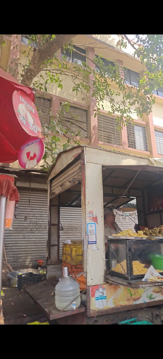 Ambernath_ACF's tweet photo. Complaint against #RTOKALYAN for failing to comply with Hon'ble court order for NO PARKING  within 150 metres from Rly stn, 1 Tempo (MH04 DK 146) with fitness, PUC &amp; insurance expired and no clear number plate seen parked 24 Hrs near bhairav jewellers, ambernath east. @MMVD_RTO https://t.co/ZqLNOJ5pBM