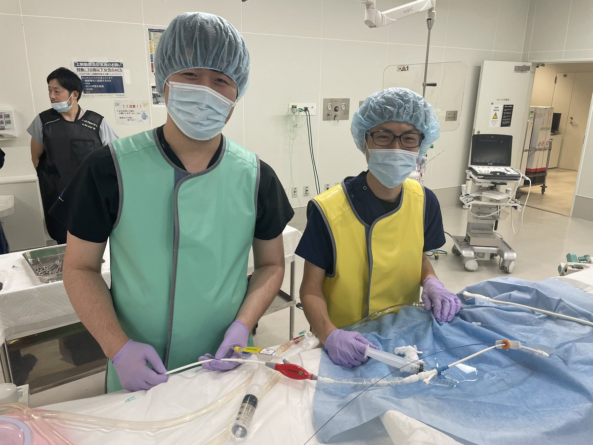 NCVC_CCU's tweet photo. 【ECPR】
当チームでは、定期的にECPRシミュレーションを実施しています💉

CCU真玉先生やCEさん監修のもと、プロトコルを確認しながら、ECMO確立やIMPELLA CP挿入のトレーニングを行っています🏋️

いつ発生するかわからない心停止症例に備え、チーム全体で知識と技術の標準化に取り組んでいます💪🫀 https://t.co/FOtFK34yFV
