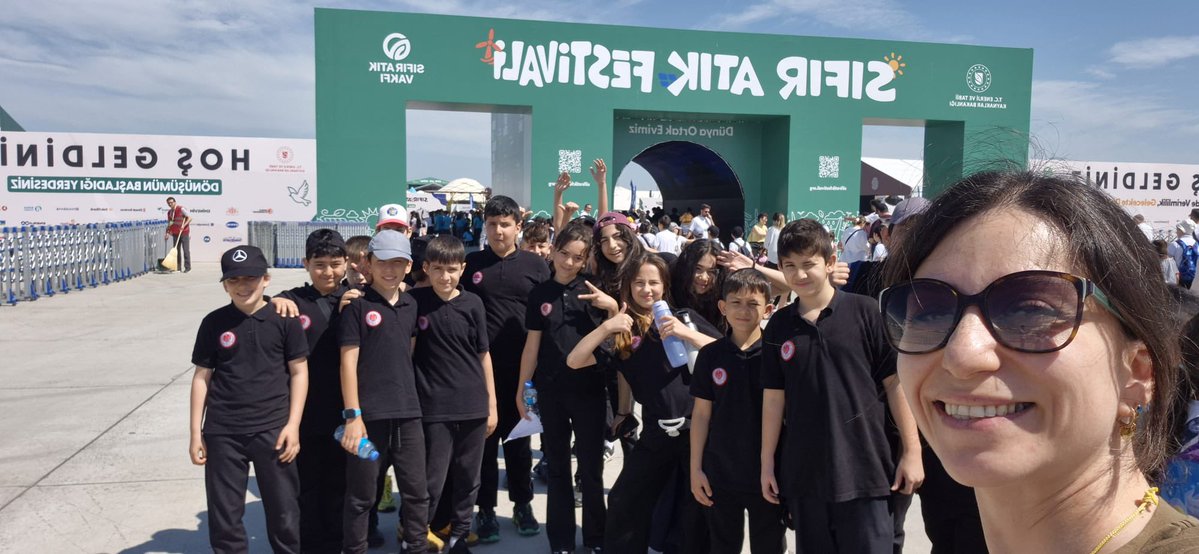 BakHatip's tweet photo. 2026 ‘Sıfır Atık Festivali’ne katılım sağladık. 
Öğrencilerimiz çok keyifli zamanlar geçirdiler. 
Emeği geçenlere teşekkür ederiz.
@BakirkoyMEM @istanbulilmem https://t.co/w8HCn5IMQB