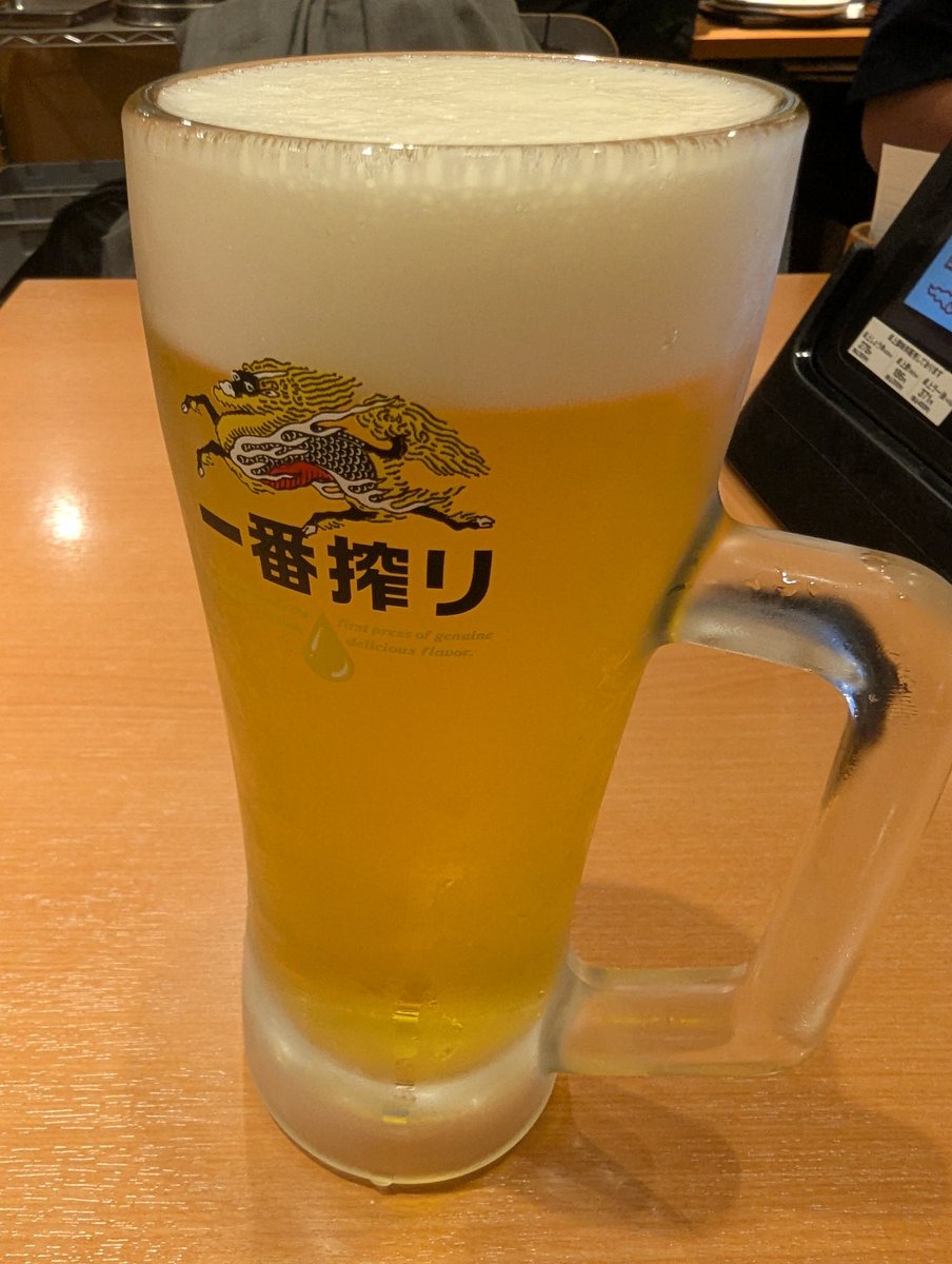 toco201806's tweet photo. 今日は外で食べて来てとのことで、喜んで。「ただし節約しろ」との言いつけなので、庶民の味方、駅前の日高屋。
周りを写さないようにするとこうなる。さっと飲んで、帰ってキャンプのパッキングだ。

乾杯🍺✨！ https://t.co/zMUUph8R8c